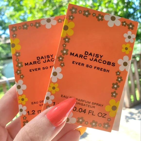 Daisy Marc Jacobs Ever So Fresh Eau De Parfum Spray Perfume x2 Travel Sample NEW - Picture 1 of 4